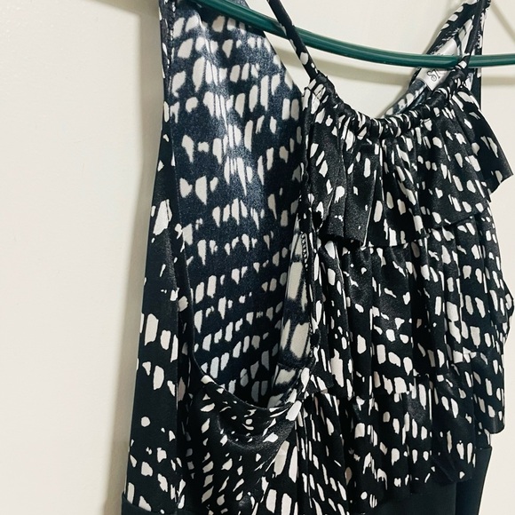 Elegant Black and White Women's Dress - Picture 7 of 10